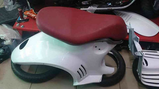 son xe vespa mau trang